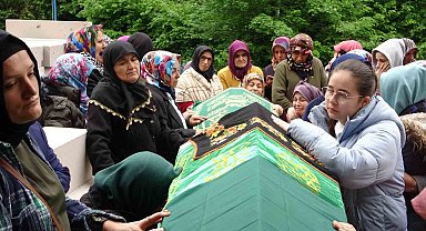 Anneler gününün ilk saatlerinde feci kazada can vermiştiler: Yan yana toprağa verildiler