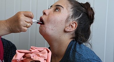 Annesinin şırıngayla beslediği genç kızın tek hayali 'anne' diyerek seslenebilmek