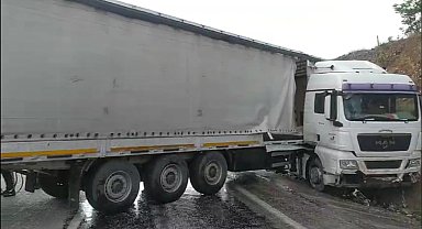 Antalya-Denizli yolunda tır makasladı, yol trafiğe kapandı