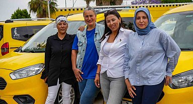 Antalya Havalimanı taksi durağının anne şoförleri