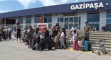 Antalya'da Gazipaşa Havalimanındaki uçak arızası diğer uçakların yolcularını vurdu