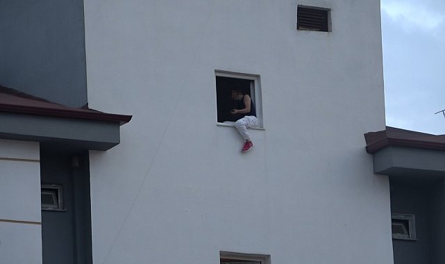 Antalya'da mahalleliyi ayağa kaldıran olay: Çocukları apartmana sokup üzerlerine benzin döktü