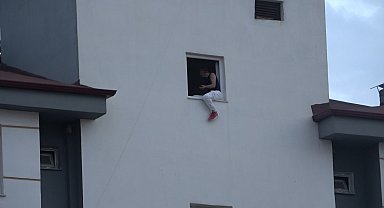 Antalya'da mahalleliyi ayağa kaldıran olay: Çocukları apartmana sokup üzerlerine benzin döktü