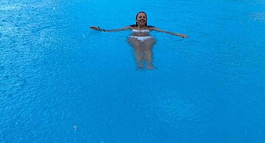 Antalya'da tatilcilere yağmur sürprizi