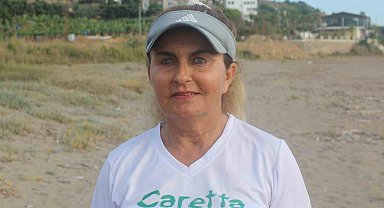 Antalya'da ters dönen caretta carettanın yardımına vatandaşlar yetişti