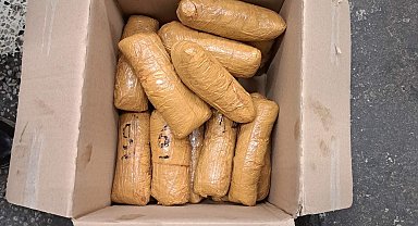 Arabanın boşluklarına gizlenen 6 kilo eroin ele geçirildi