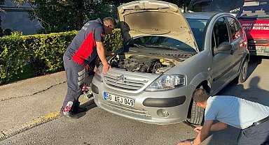 Araç motorundan kurtarıldı, bu sefer de itfaiye aracının motoruna girdi