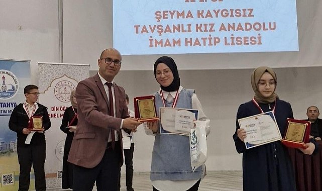 Arapça Şiir Yarışması'nda Birincilik Kazanan öğrenci Tavşanlı'nın gururu oldu