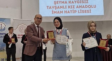 Arapça Şiir Yarışması'nda Birincilik Kazanan öğrenci Tavşanlı'nın gururu oldu