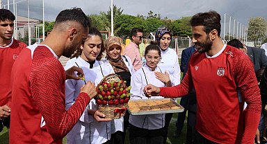 Aşçılardan, Sivasspor'a tatlı dopingi