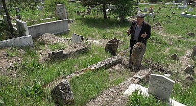 Asırlık meçhul mezar gizemini koruyor