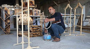 Atık ahşaplar, depremzede vatandaşın gelir kapısı oldu