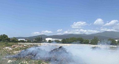 Atıl haldeki samanlar alev alev yandı