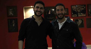 Atılım Üniversitesi Tiyatro Topluluğu'nun "Kafamda" oyunu Ankara'da prömiyer yaptı