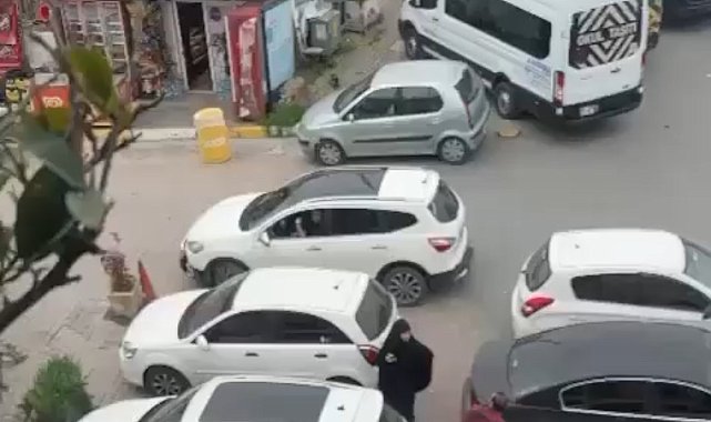 Avcılar'da akıl almaz park yeri kavgası kamerada: "Sen ne biçim kadınsın ya"
