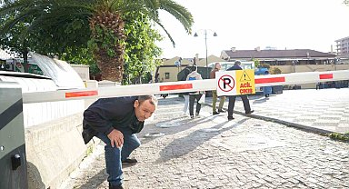 AVM'den caddeye bariyer: Vatandaşlar eğilerek altından geçiyor
