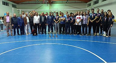 Aydıntepe'de kurumlar arası voleybol turnuvasının kazananı sağlık oldu