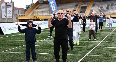 Bağcılar'da yaşlılar ve ilkokul öğrencileri birlikte spor yaptı