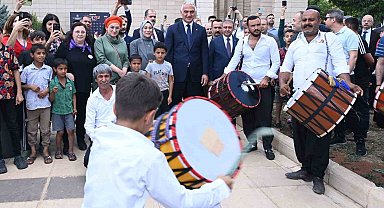 Bakan Ersoy'a davul şov