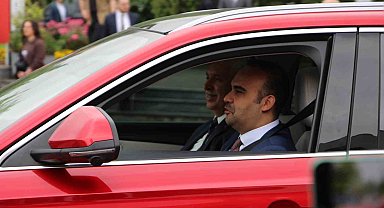 Bakan Kacır: "Akıncı 1,5 saate yakın bir zaman içerisinde İran'da düşen helikopterin lokasyonunu tespit etti"