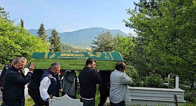 Balık tutarken kayalıklardan denize düşerek ölen vatandaş son yolculuğuna uğurlandı