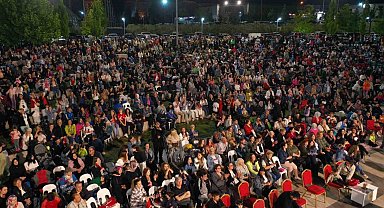 Balıkesir'de Gençlik Festivali konserleri büyük ilgi gördü