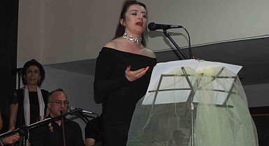 Balıkesir'de kursiyerler korosunun konseri izleyenleri coşturdu