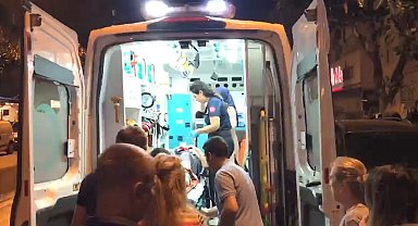 Balkonda ayağı kayıp yere düşen yaşlı kadının çığlıklarına komşuları yetişti