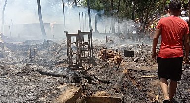 Bangladeş'te mülteci kampındaki yangında 230 barınak kül oldu