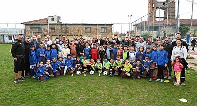 Başkan Bakkalcıoğlu, başarılı futbolcuları ödüllendirdi