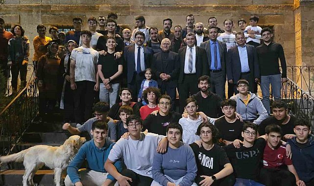 Başkan Büyükkılıç, Talas Gençlik Merkezi'nde gençlerle buluştu