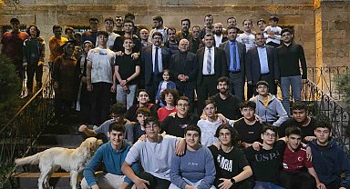 Başkan Büyükkılıç, Talas Gençlik Merkezi'nde gençlerle buluştu
