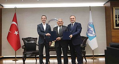 Başkan Büyükkılıç ve Rektör Altun, simülasyon merkezi için imzaları attı