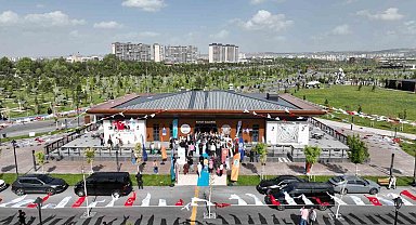 Başkan Büyükkılıç'a sanatseverlerden 'Büyük Şehir Sanat Galerisi' teşekkürü