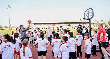 Başkan Çavuşoğlu gençlerin bayram sevincine ortak oldu