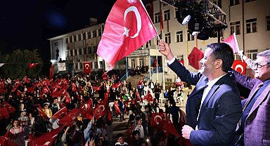 Başkan Çavuşoğlu vatandaşların coşkusuna ortak oldu