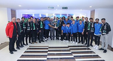 Başkan Çiftçi şampiyonları ağırladı