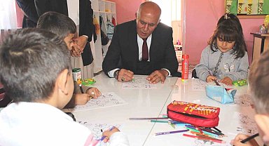 Başkan Demirtaş, miniklerle resim boyama çalışmasına katıldı