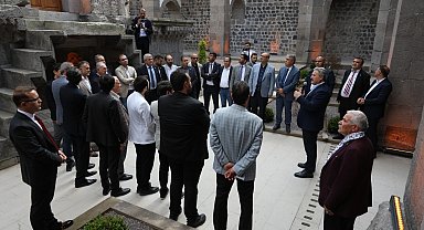 Başkan Palancıoğlu, referans projelerini meclis üyelerine anlattı