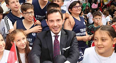 Başkan Yazıcıoğlu, başarılı gençlere bisiklet hediye etti