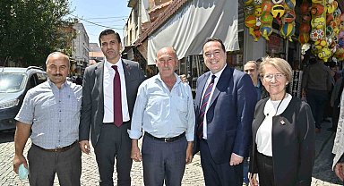 Başkan Zeyrek, Akhisar Pazaryeri esnafını ziyaret etti