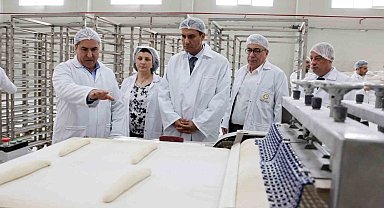 Başkan Zeyrek halk ekmek için kolları sıvadı