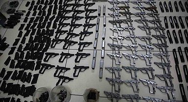 Batman'da yasa dışı silah ticaretine yönelik "Mercek-18" operasyonundan 121 ruhsatsız tabanca ele geçirildi, 4 şüpheli ise yakalandı