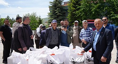 Bayburt'ta 252 üreticiye yüzde 40 devlet destekli 88 ton korunga tohumu dağıtıldı