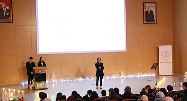 Bayburt'ta lise öğrencileri okudukları dizelerle gönüllere hitap ettiler