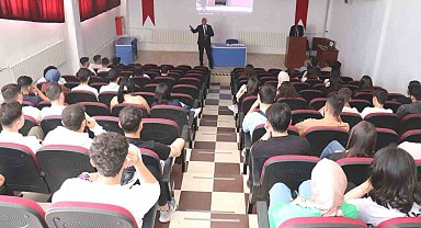 Belediye Başkanı Demirtaş, Hisarcık MYO'da kariyer dersinin konuğu oldu