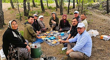 Belediyede başkan, tarlada çiftçi