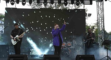 Beşiktaş Gençlik Festivali Konserleri'nde Gross Grubu ve Paptircem sahne aldı