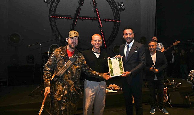 Beşiktaş Gençlik Festivali'nde Ozan Doğulu ve Athena sahne aldı