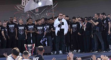 Beşiktaş, kupa şampiyonluğunu taraftarıyla kutladı